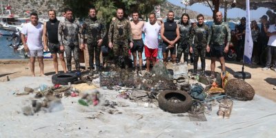 Bodrum'da deniz dibinden 128 kilogram atık çıktı