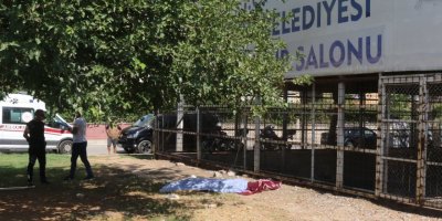Spor salonu önünde erkek cesedi