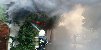 Marmaris'te otelin bahçesinde yangın korkuttu