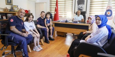 Enkaz altındaki ailesini, tükürüğüyle hayata bağladı