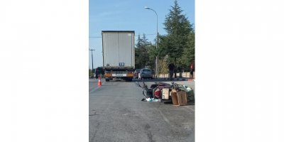 Tırla çarpışan motosikletteki 3 kişi yaralandı