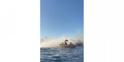 Fethiye’de alev alev yanan 6 metrelik bottaki 4 kişi kurtarıldı