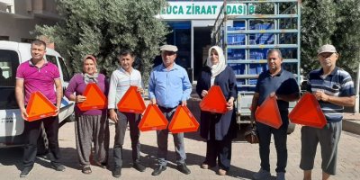 Kumluca'da çiftçilere reflektör dağıtıldı