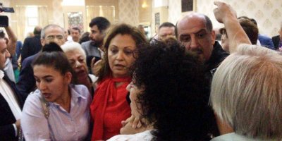 CHP Milletvekili Köksal, kongrede baygınlık geçirdi