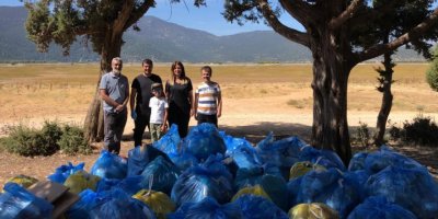 Can çekişen Avlan Gölü'nü temizlediler