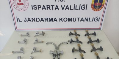 Camilerden musluk çalan hırsız yakalandı