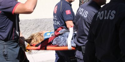 Polisi görünce çıktığı 2 katlı evinin balkonundan atladı