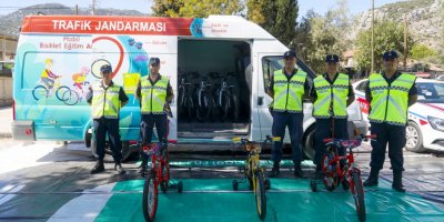 Türkiye'nin ilk mobil bisiklet eğitim aracı Antalya'da