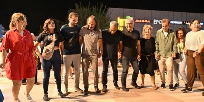 Festivalde Kardeş Türküler gecesi