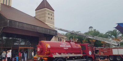 Turistin prizde unuttuğu şarj cihazı yangın çıkardı