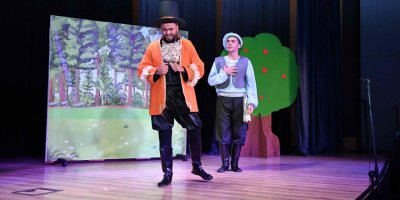 Çocuklar 'Çizmeli Kedi' ile eğlendi