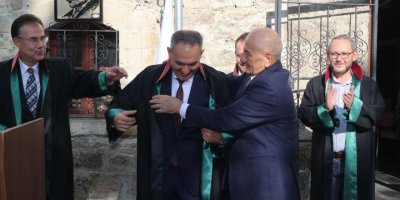 Hukuk fakültesini bitiren cezaevi müdürü, istifa edip avukat oldu