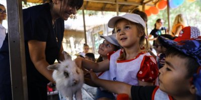 Minikler can dostlarını yalnız bırakmadı