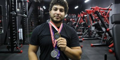 Halterle tutunduğu yeni hayatında madalyalar art arda geldi