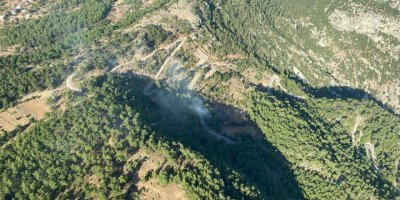 Muğla'da bungalovda çıkan yangın, ormana da sıçradı (2)