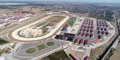 Hipodromda seyislik kursu ilanına kadınlardan yoğun ilgi