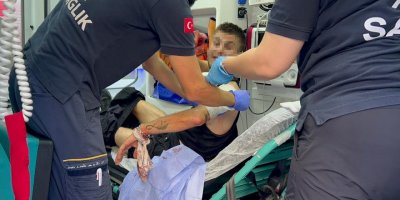 Husumetlisi tarafından bıçakla yaralandı