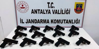 Aranan 3 şüpheli, ruhsatsız 14 tabancayla yakalandı