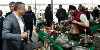 Antika meraklıları bu pazarda