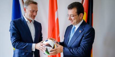 Almanya'ya giden İmamoğlu'ndan demokrasi ve özgürlükler vurgusu