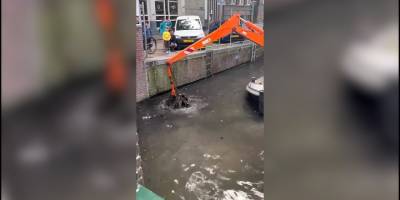 Amsterdam’da Kanal Temizliği Sırasında Onlarca Bisiklet Bulundu