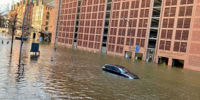 Caddeler Sular Altında, İtfaiye Yoğun Mesai İçinde