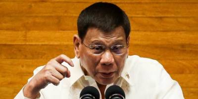 Filipinler devlet başkanı siyaseti bıraktı