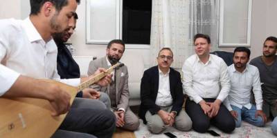 Başkan Sürekli’den Gençlerle Türkülü Sohbet