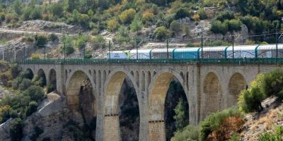 Asırlık ’Varda Köprüsü’ne yoğun ilgi
