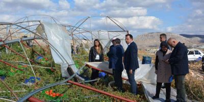 Korkuteli ilçesinde 18 sera hortumda zarar gördü