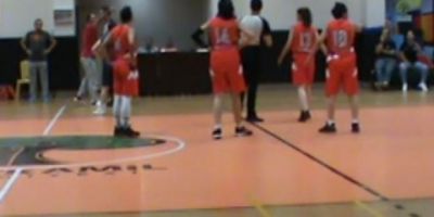 Kadın basketbol maçında erkek şiddeti