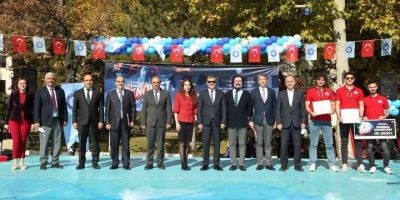 Gazili genç bilim insanları projelerini sergiledi