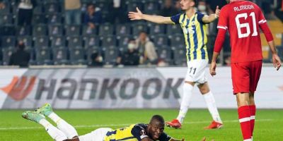 UEFA Avrupa Ligi: Fenerbahçe: 2 - Royal Antwerp: 1 (İlk yarı)