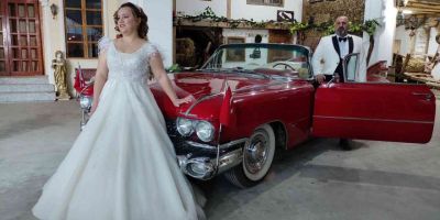 Klasik otomobillerle dolu garaj, fotoğraf çektirmek isteyenlerin akınına uğruyor