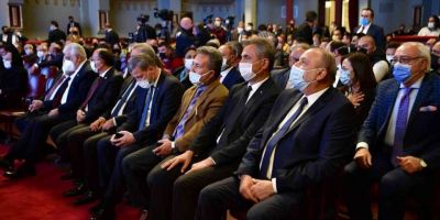 Başkan Köse, Avrasya Hizmet Ödülü’nü KKTC Cumhurbaşkanı Tatar’dan aldı