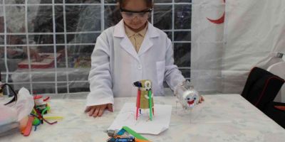 Küçük kaşifler bilim şenliğinde buluştu