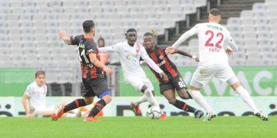 Süper Lig: Fatih Karagümrük: 1 - Hatayspor: 1 (İlk yarı)