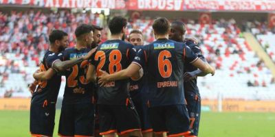 Süper Lig: FT Antalyaspor: 0 - Medipol Başakşehir FK: 1 (İlk yarı)