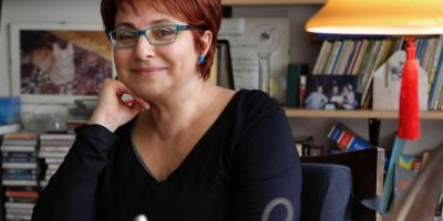 Buket Uzuner ve Cevat Çapan’a Muratpaşa’dan onur ödülü