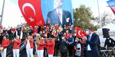 Kadıköy’de 29 Ekim Cumhuriyet Meşalesi yakıldı