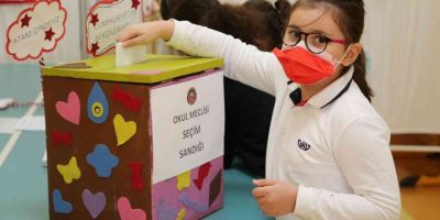 Gaziantep Kolej Vakfı Özel İlkokulu’nda seçim heyecanı sürüyor