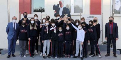 SANKO Okulları yüzmede 16 madalya kazandı