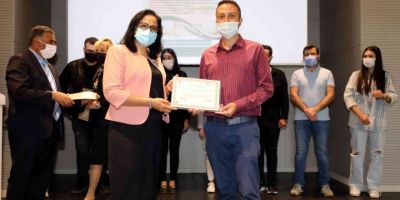 Deney hayvanları kullanım kursunu tamamlayanlar sertifikalarını aldı