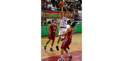 FIBA Şampiyonlar Ligi: Pınar Karşıyaka: 67 - Baxi Manresa: 72