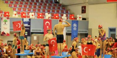 Cumhuriyetin 98. yılına özel 98 dakika durmaksızın kulaç atıldı