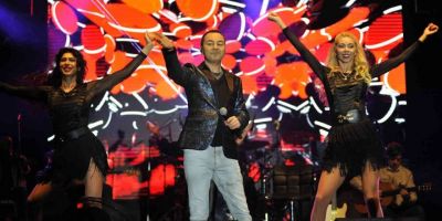 Serdar Ortaç Kemer’i coşturdu