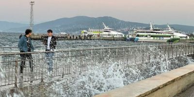 Mudanya’da fırtına hayatı olumsuz etkiledi, deniz seferleri iptal edildi