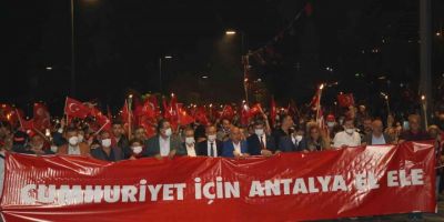 Binlerce Antalyalı, Cumhuriyet’in 98. yılı için yürüdü