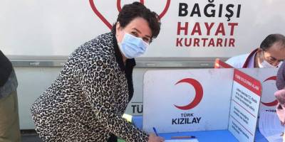 DEVA Partisi'nden örnek kan bağışı