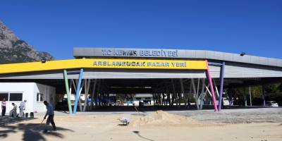 Arslan Bucak, kapalı pazar yerine kavuşuyor